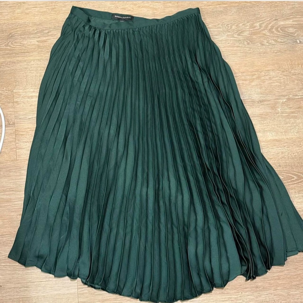 Banana Republic Dark Green Pleated Midi Skirt
